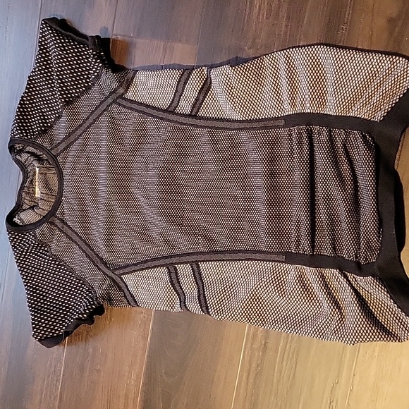 Women’s Athleta Fast Track Tee - Picture 2 of 5